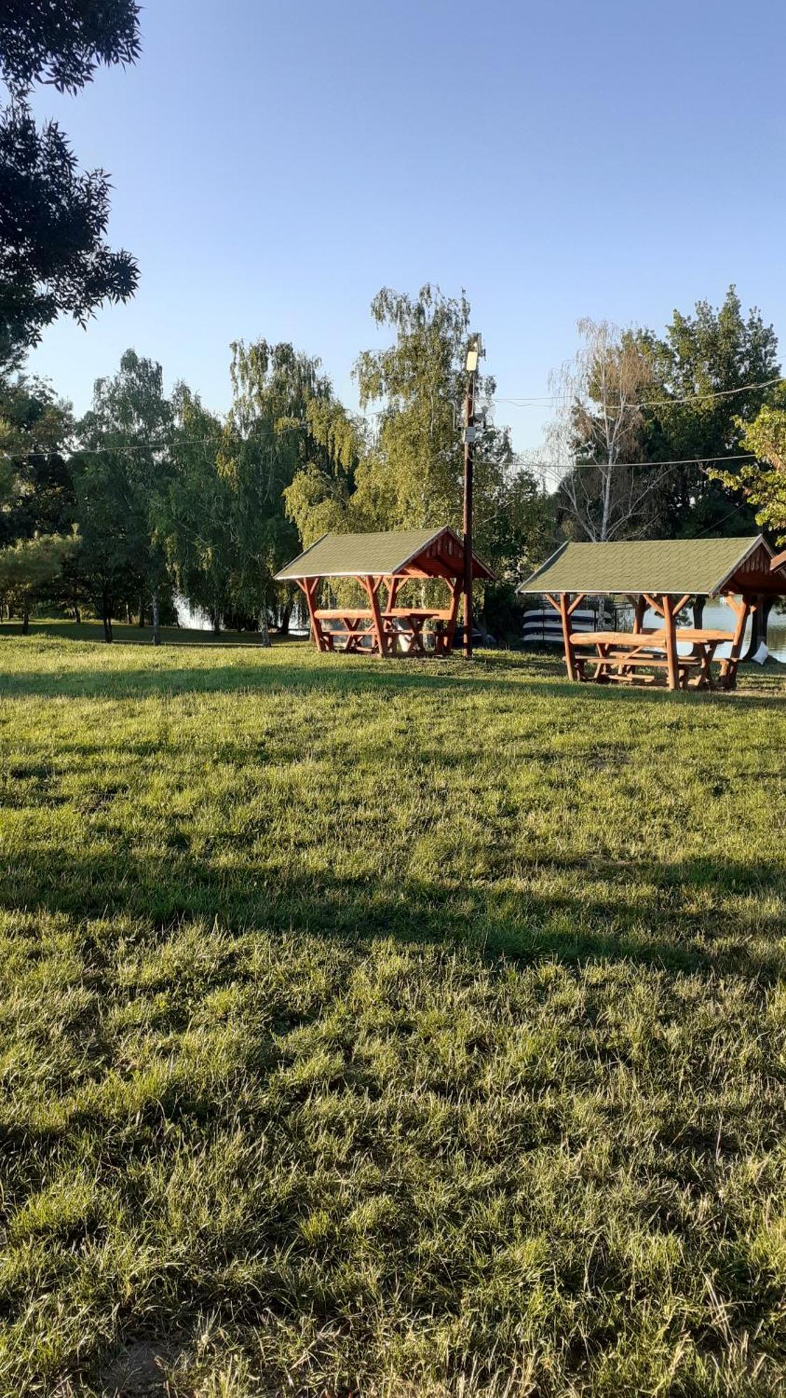 Borostyan Vendeghaz Daire Tiszaug Dış mekan fotoğraf